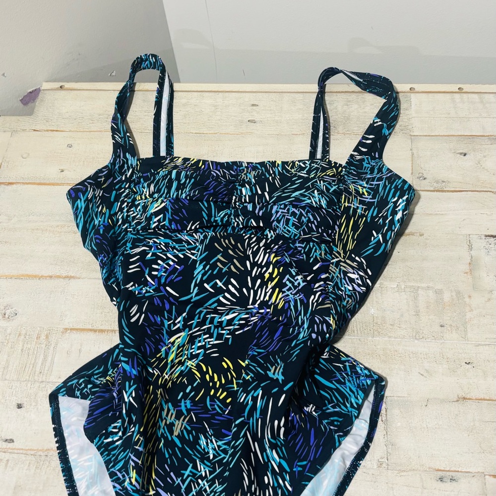 ❤️Calvin Klein Geometric One Piece Swimsuit-Sz M (8-10) - Picture 2 of 5